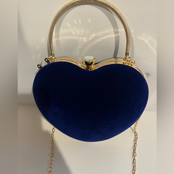 Heart Shaped Mini Clutch Purse W/ Long Crossbody Chain Strap - Picture 3 of 12